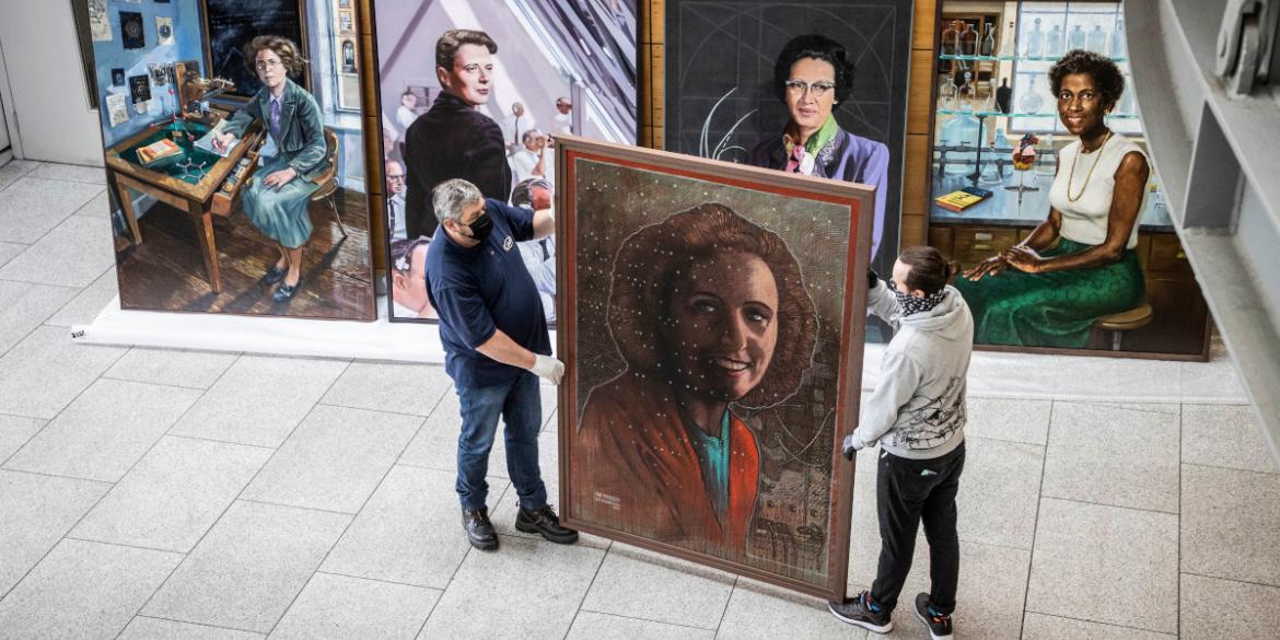 埃森哲在DCU举办的#WomenOnWalls活动